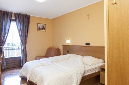 hotel-lanz-livigno-camera-confort-letto-750x330 hotel-lanz-livigno-camera-confort-letto-750x330