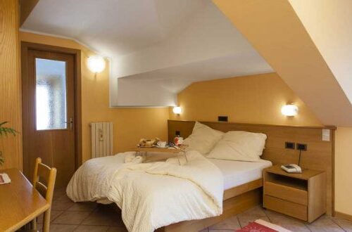 hotel-lanz-livigno-camera-standard-letto-colazione-750x330 hotel-lanz-livigno-camera-standard-letto-colazione-750x330